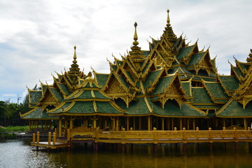 Fototapeta na wymiar Magnifique Temple Thaïlande Asie