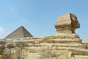 Fototapeta na wymiar The Great Sphinx of Giza and the Pyramid of Khufu, Cairo, Egypt.