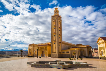Obraz premium Beautiful modern Moroccan mosque in Ouarzazate, Morocco, Africa