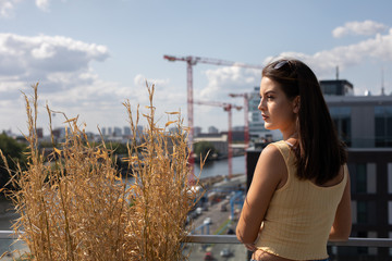 Frau in der Stadt