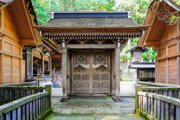 古い神社の特別な門