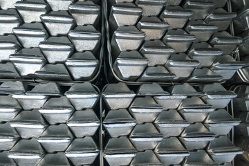 Aluminum ingots. Transportation of aluminum for export