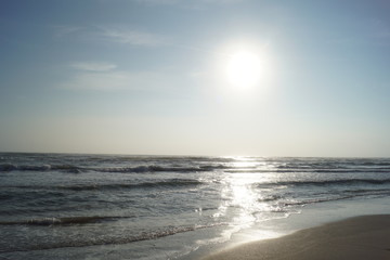 Fototapeta na wymiar sunrise in front of the sea