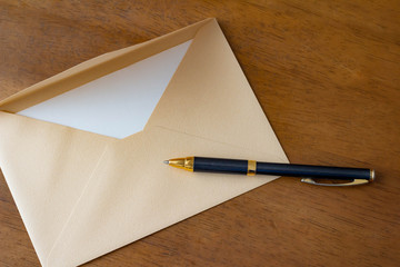 手紙　封筒とボールペン