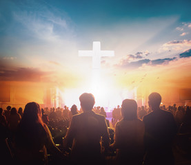 Worship concept: Group of people holding hands praying worship at sunset background - obrazy, fototapety, plakaty