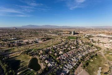 Zelfklevend Fotobehang Luchtfoto stadsgezicht uitzicht op de suburbane Summerlin in het schilderachtige Las Vegas, Nevada. © trekandphoto