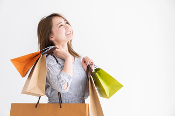買い物をする女性