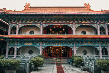 Leng Ne Yi Yi Temple, located in Charoen Krung District, Bangkok, is a famous temple for Chinese and foreigners. Popular in paying respect