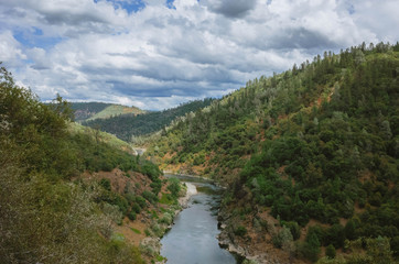 Fototapeta na wymiar The Sacramento River, seen in Sacramento River Trail