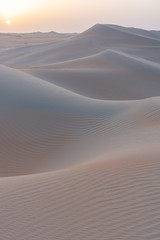 Arabische Sandwüste bei Sonnenaufgang