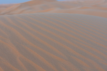 Arabische Sandwüste bei Sonnenaufgang