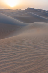 Arabische Sandwüste bei Sonnenaufgang