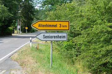 Wegweiser zum Seniorenheim