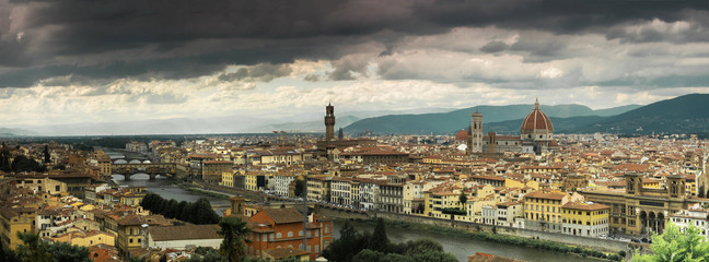 Cathedral of Santa Maria del Fiore, river and bridges.