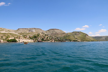 Fototapeta na wymiar view of halfeti boat tour - gaziantep turkey