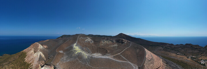 Isola di Vulcano panoramica sul cratere - Eolie © Etna ·REC Attivo