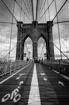 Fototapeta Brooklyn bridge in New York black & white