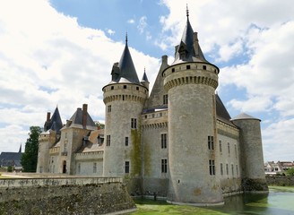 Fototapeta na wymiar Château de Sully-sur-Loire, Loiret, France