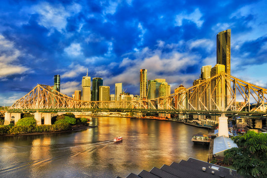 BNE Story Warm light ferry