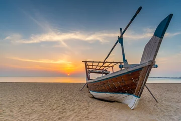 Fotobehang Traditionele Arabische boot op een strand, Qatar © Dan Tiégo