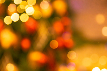 Obraz premium Unfocused Bokeh colorful of Christmas sparkle red and green composition background holiday concept