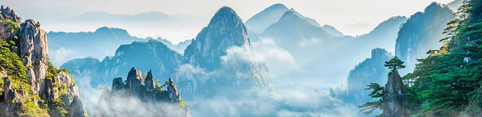 Poster Im Rahmen Landschaft des Berges Huangshan (Gelbe Berge). UNESCO-Weltkulturerbe. Gefunden in Huangshan, Anhui, China. © aphotostory