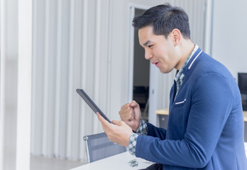 Fototapeta premium businessmen sit up frustrated. While sitting with Laptop in the office