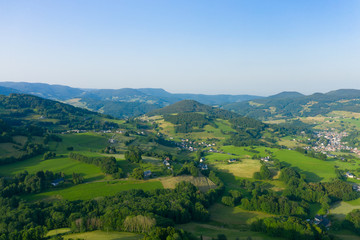 Fototapeta na wymiar Paysage des Vosges lors d'une journée ensoleillée