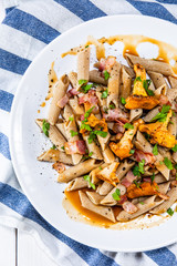 Pasta with chanterelle mushrooms, bacon and sauce