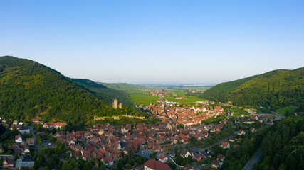 La ville de Kaysersberg et le Ch&acirc;teau du Schlossberg