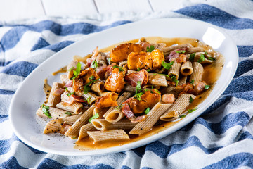 Pasta with chanterelle mushrooms, bacon and sauce