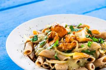 Pasta with chanterelle mushrooms and sauce