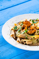 Pasta with chanterelle mushrooms and sauce