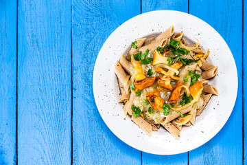 Pasta with chanterelle mushrooms and sauce