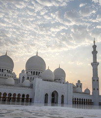 Fototapeta na wymiar White mosque and blue sky on a summer day in the UAE.