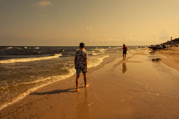 Spacer po bałtyckiej plaży 