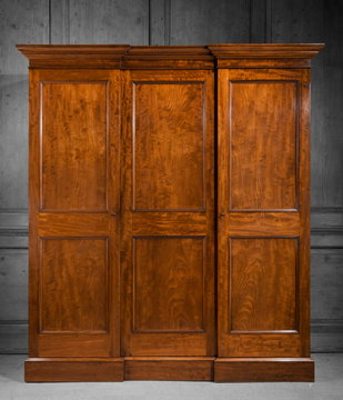 Antique Mahogany Bedroom Wardrobe Closed