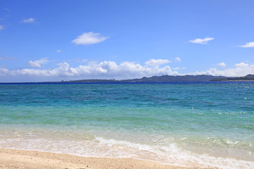 Fototapeta na wymiar 美しい沖縄の海と空