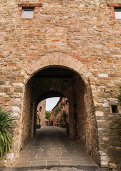 Fototapeta na wymiar old arch tunel in italy 