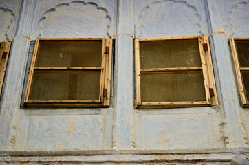 Obraz na płótnie Canvas Detail of a typical Rajasthan facade, in In