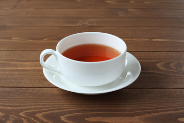 紅茶 ホット ティー カップ 木のテーブル