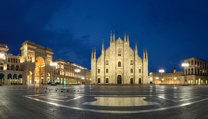 Fototapeta na wymiar Milano Duomo Cathedral at night, panoramic image taken in Milan