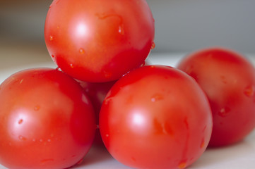 Tomaten Nass,  mit Wassertropfen