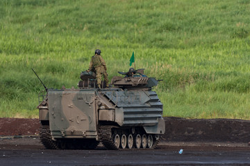 陸上自衛隊　水陸両用車