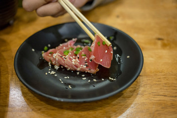 Hamachi sashimi shushi, focus selective.