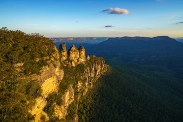 sunset at three sisters lookout, blue mountains, australia 10