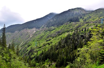 Naklejka premium Fagaras mountains with cloudy sky