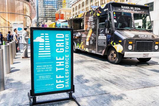 August 21, 2019 San Francisco / CA / USA - Off The Grid Mobile Food Market In Front Of Salesforce Tower During Lunchtime; Off The Grid Is A Mobile Food Truck Festival In The San Francisco Bay Area