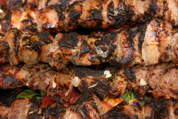 Obraz na płótnie Canvas ready toasted kebabs close-up, roasted meat