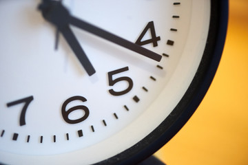 時計・5時過ぎ・定時